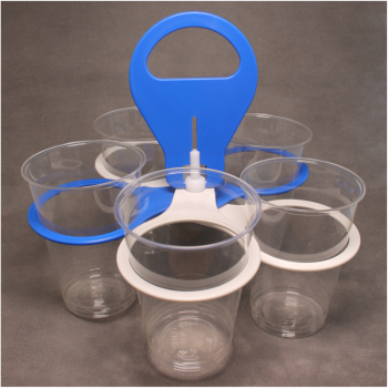 Becherhalter mit Bechern in der Variante blau/weiss