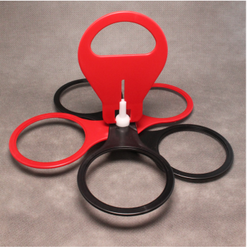 Becherhalter geöffnet in der Variante rot/schwarz