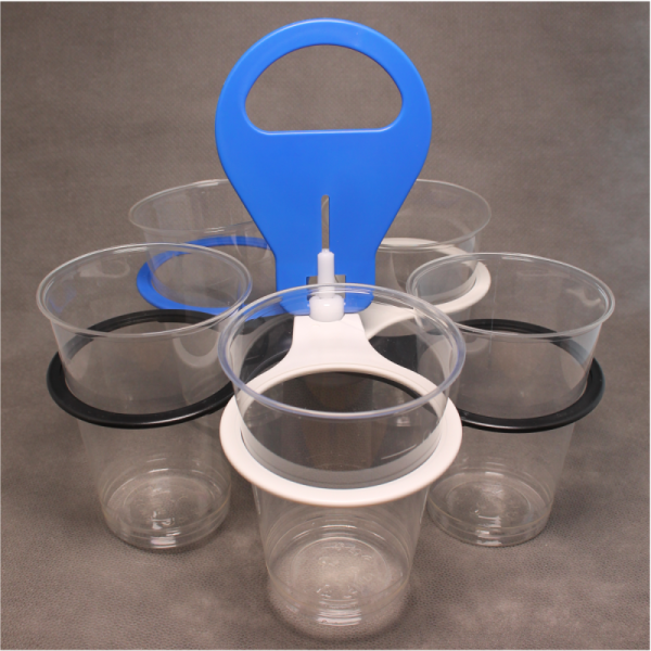 Becherhalter mit Bechern in der Variante blau/weiss/schwarz