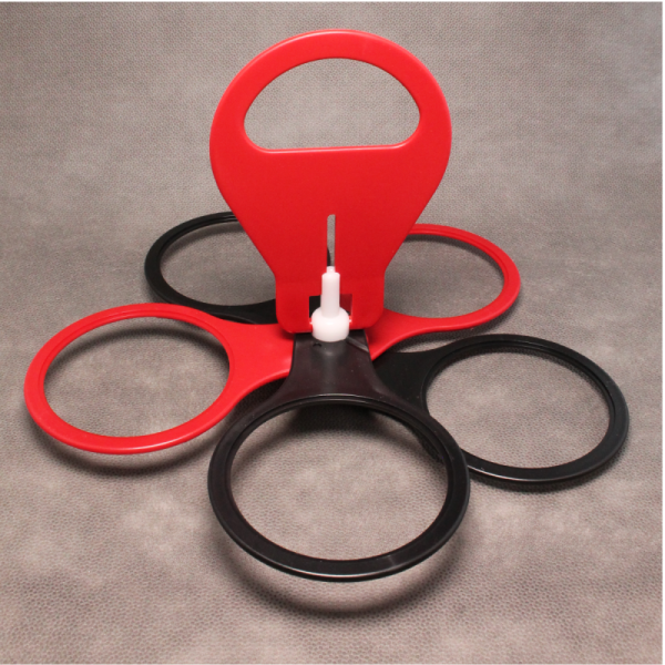 Becherhalter geöffnet in der Variante rot/schwarz