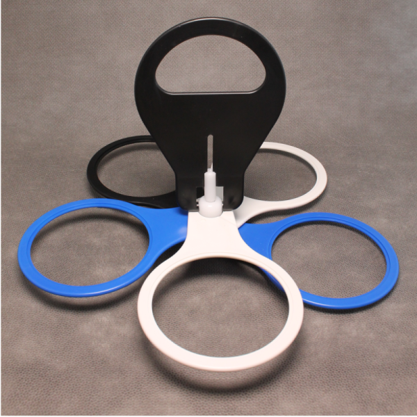 Becherhalter geöffnet in der Variante schwarz/weiss/blau